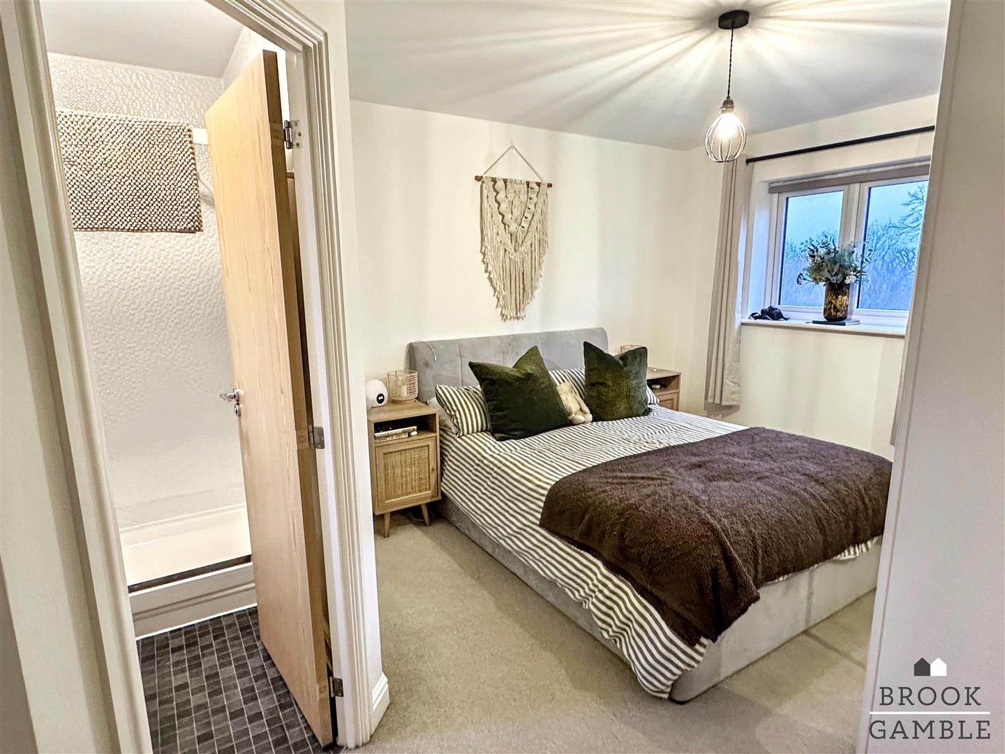 2 Bedroom Flat. Kensington Way in Polegate,  6